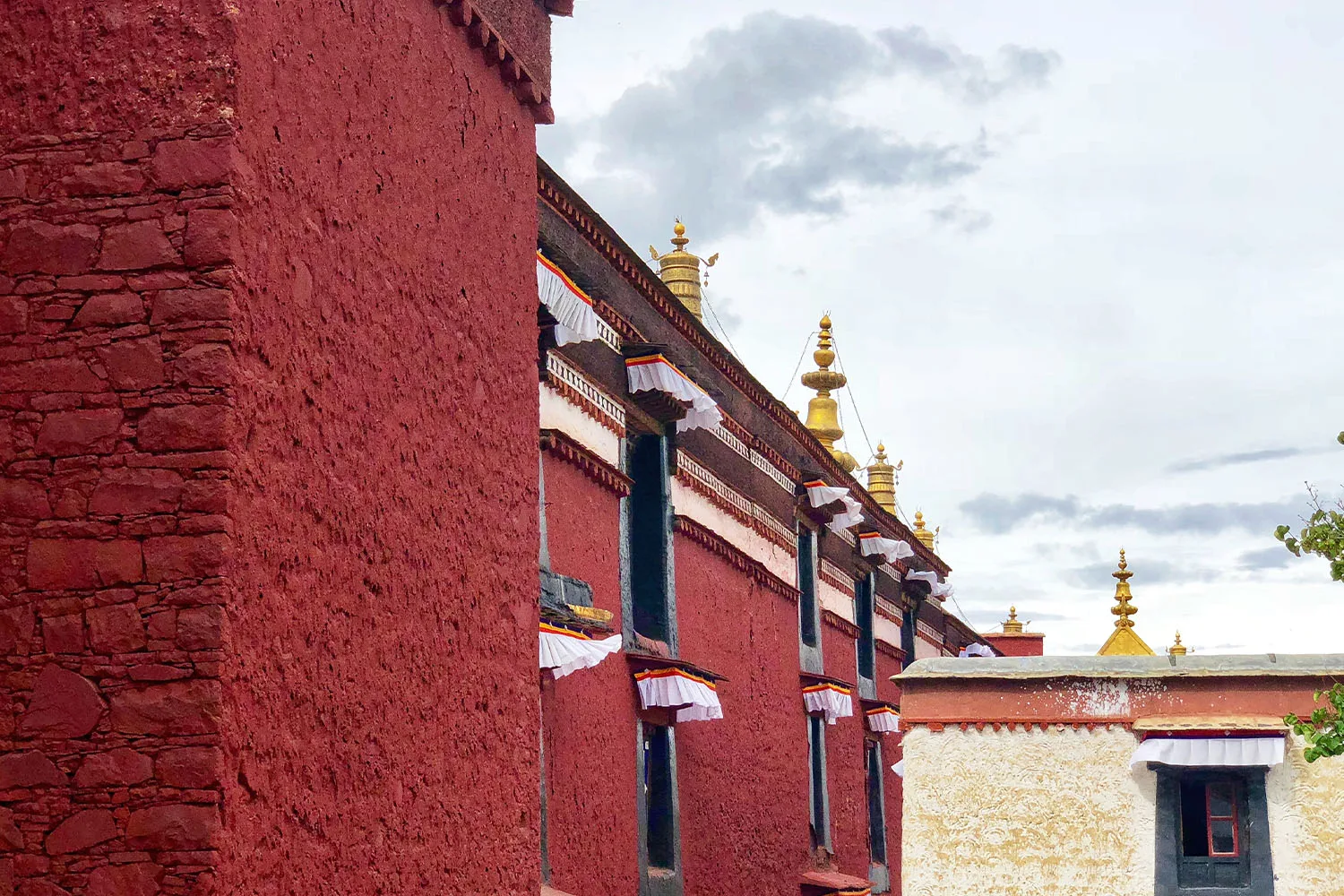 Ride to Everest, the Ultimate Tibet Himalayan Motorcycle Tour from Lhasa to the Roof of the World